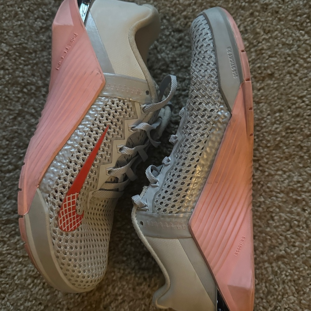Nike Women's Light Gray and Pink Athletic Training Shoes - size 7